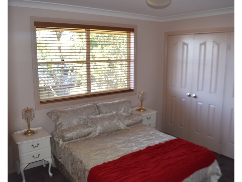 5 Glenwarrie Place, Parkes NSW 2870