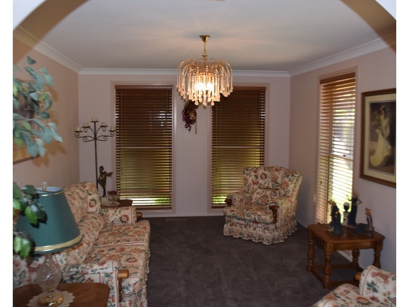 5 Glenwarrie Place, Parkes NSW 2870