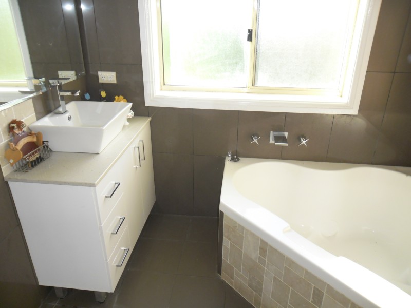 9 Glengowrie Place, Parkes NSW 2870