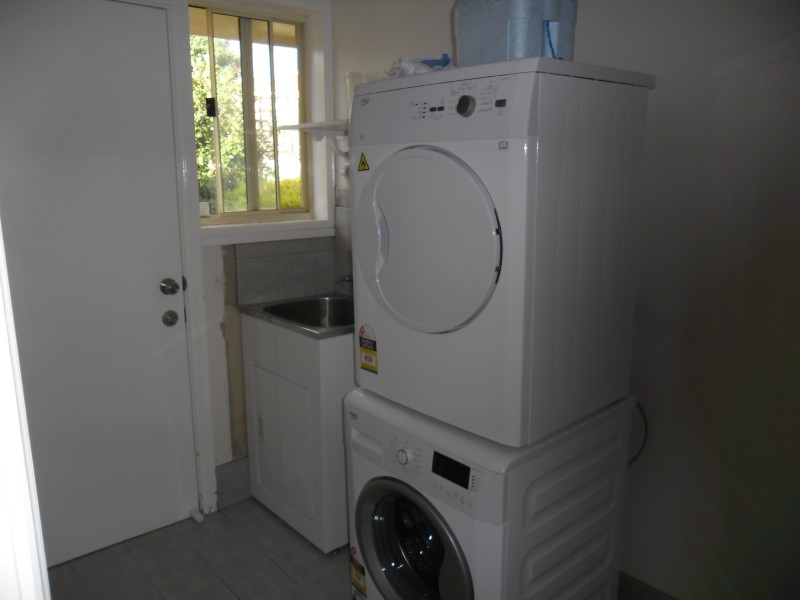 9 Glengowrie Place, Parkes NSW 2870