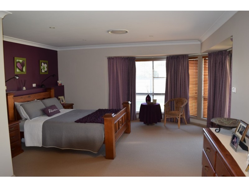 3 Light Horse Place, Parkes NSW 2870