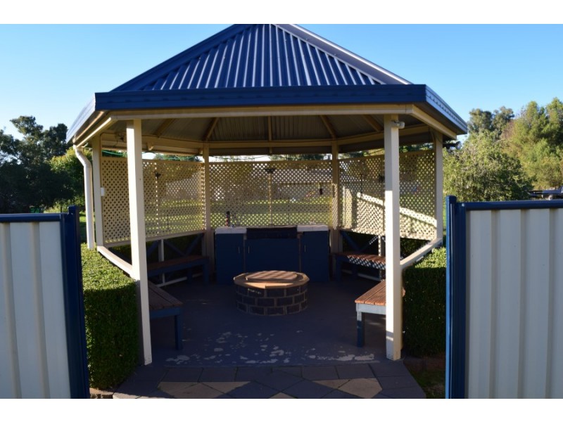 3 Light Horse Place, Parkes NSW 2870