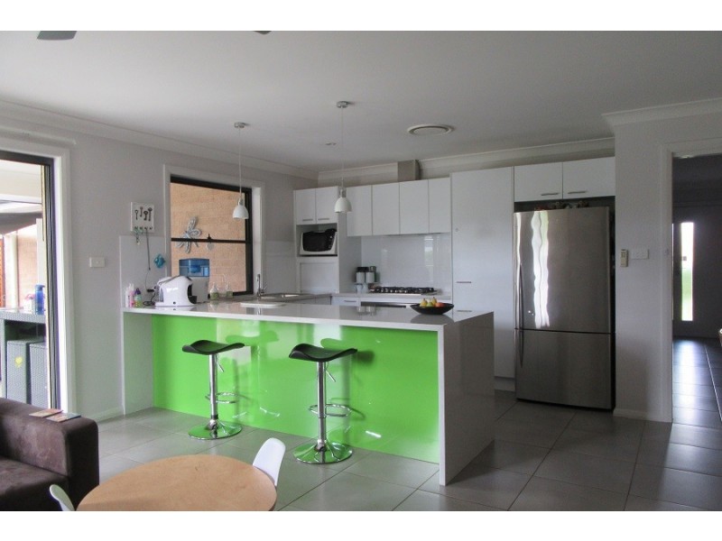 6 Avoca Place, Parkes NSW 2870