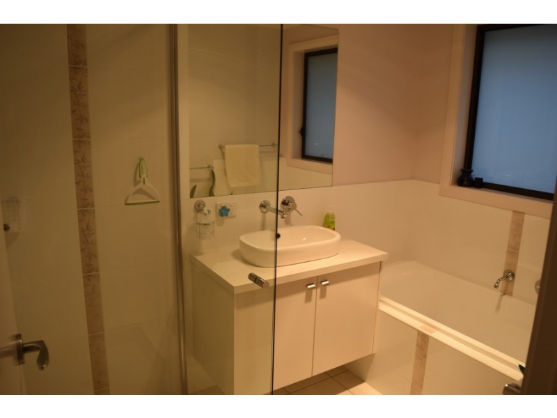 6 Avoca Place, Parkes NSW 2870