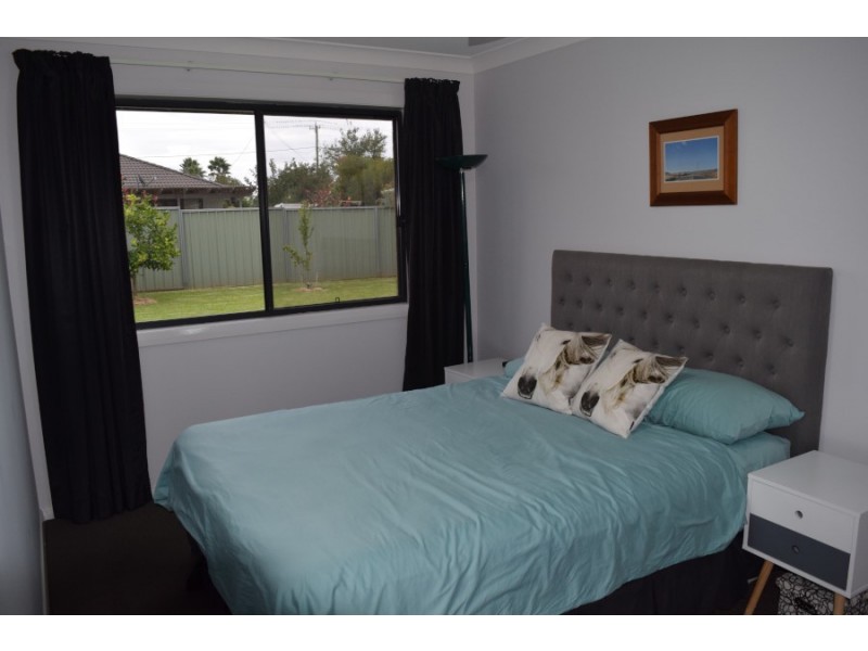 6 Avoca Place, Parkes NSW 2870