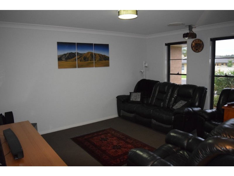 6 Avoca Place, Parkes NSW 2870