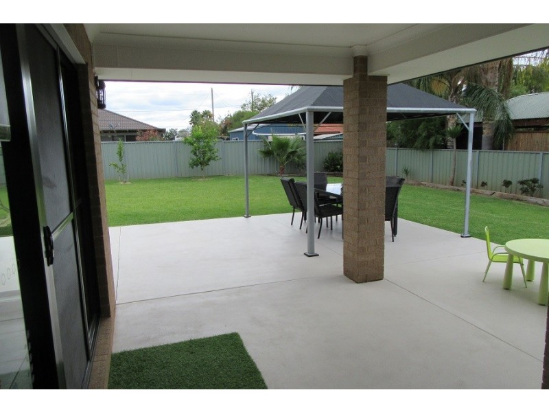 6 Avoca Place, Parkes NSW 2870