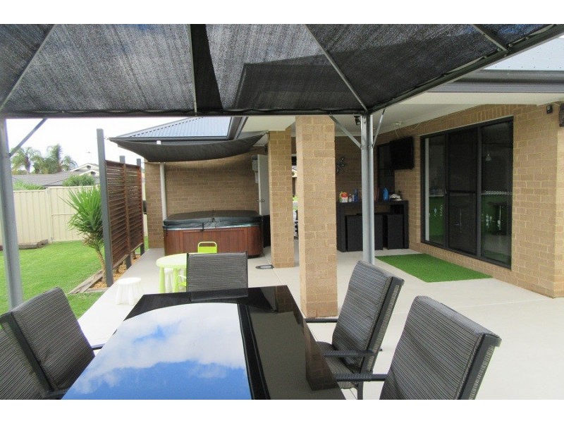 6 Avoca Place, Parkes NSW 2870