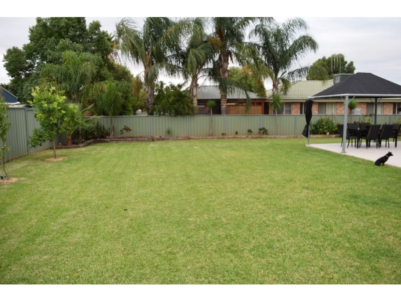 6 Avoca Place, Parkes NSW 2870