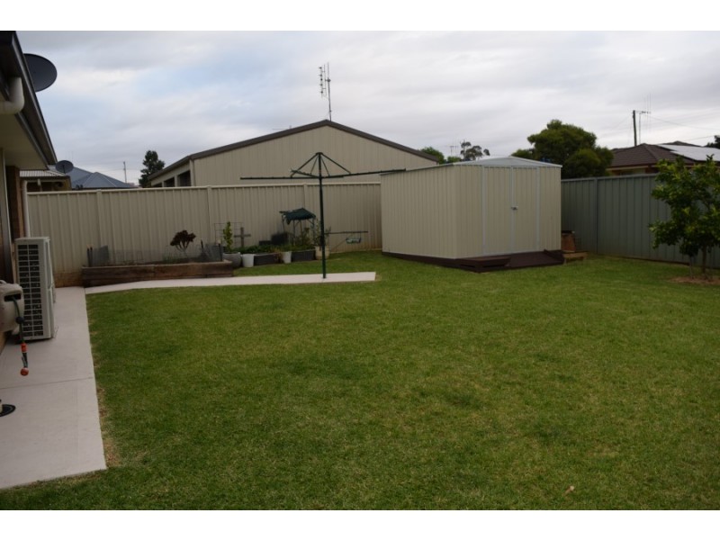 6 Avoca Place, Parkes NSW 2870