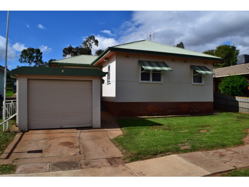 8 Peak Hill Road, Parkes NSW 2870