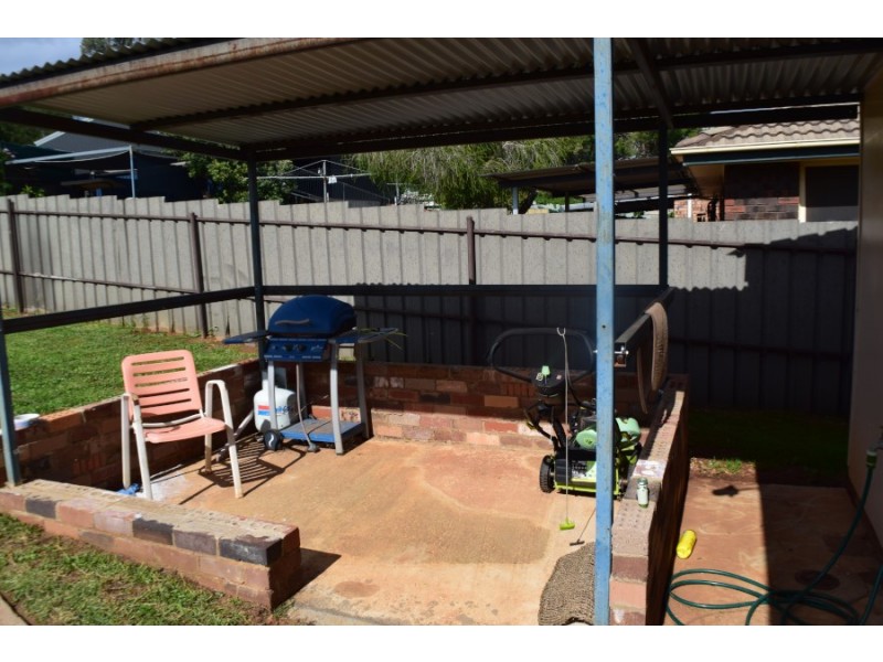 8 Peak Hill Road, Parkes NSW 2870