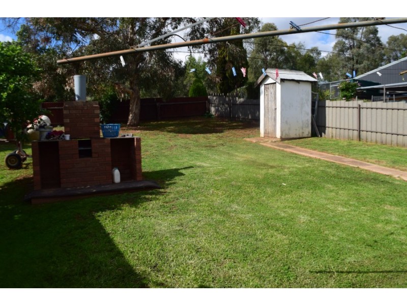 8 Peak Hill Road, Parkes NSW 2870