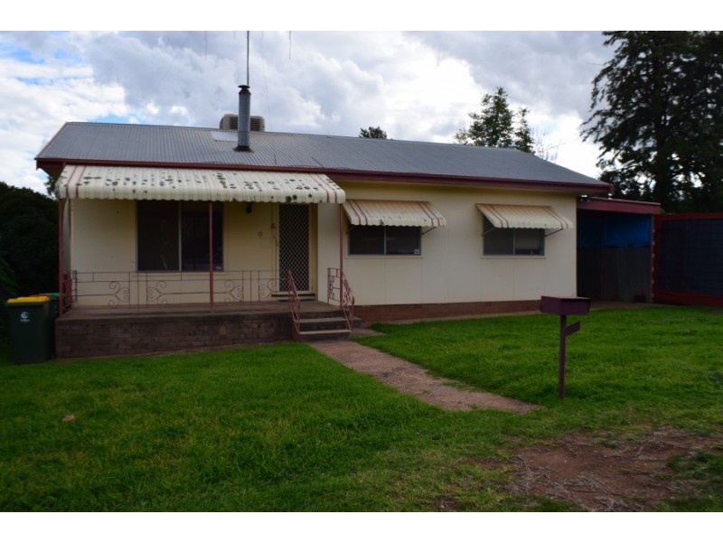 6 Glover Street, Parkes NSW 2870