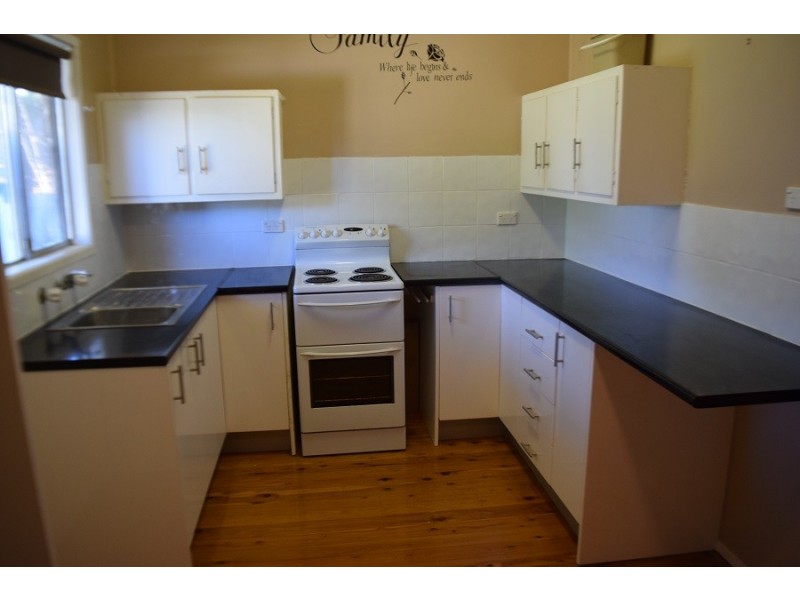 6 Glover Street, Parkes NSW 2870