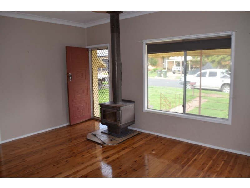 6 Glover Street, Parkes NSW 2870