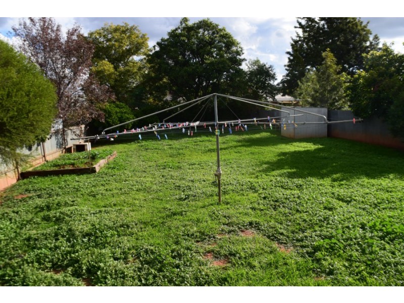 6 Glover Street, Parkes NSW 2870