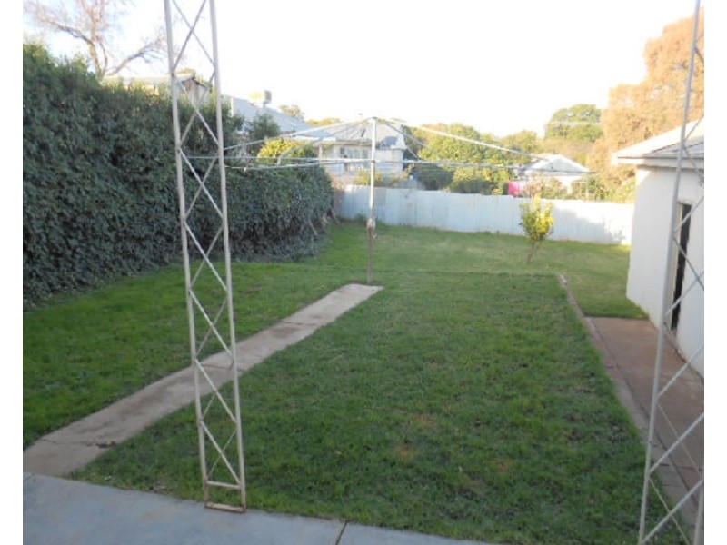 28 Weston Street, Parkes NSW 2870
