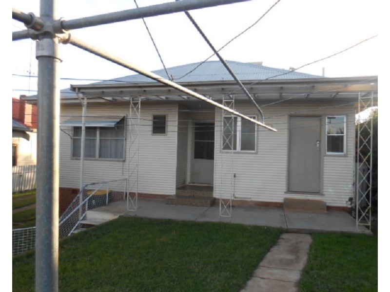 28 Weston Street, Parkes NSW 2870