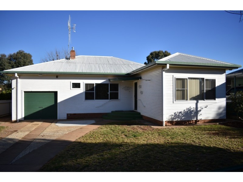 12 Waratah Street, Parkes NSW 2870