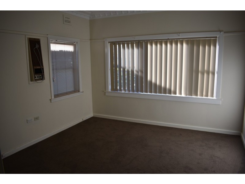12 Waratah Street, Parkes NSW 2870