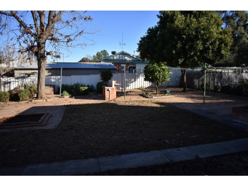 12 Waratah Street, Parkes NSW 2870