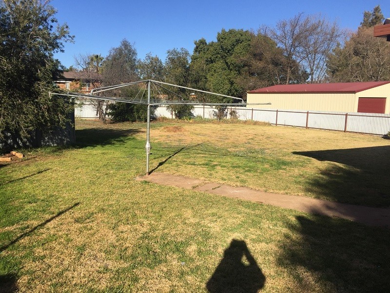 15 Glenhaven Ave, Parkes NSW 2870