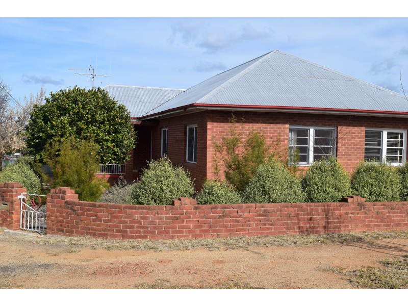 1 Flynn Street, Parkes NSW 2870