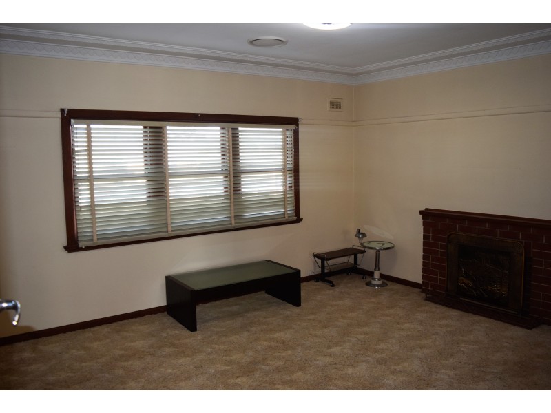 1 Flynn Street, Parkes NSW 2870