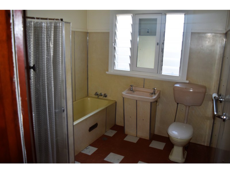 1 Flynn Street, Parkes NSW 2870
