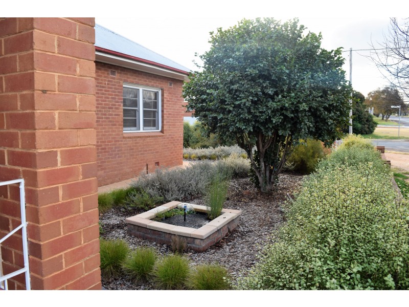 1 Flynn Street, Parkes NSW 2870