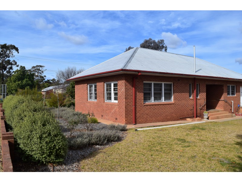 1 Flynn Street, Parkes NSW 2870