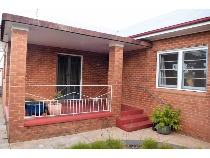 1 Flynn Street, Parkes NSW 2870