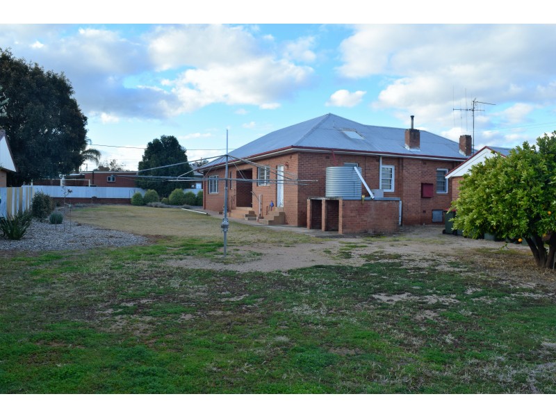 1 Flynn Street, Parkes NSW 2870