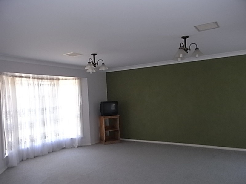 6B  Thomas Tom Crescent, Parkes NSW 2870