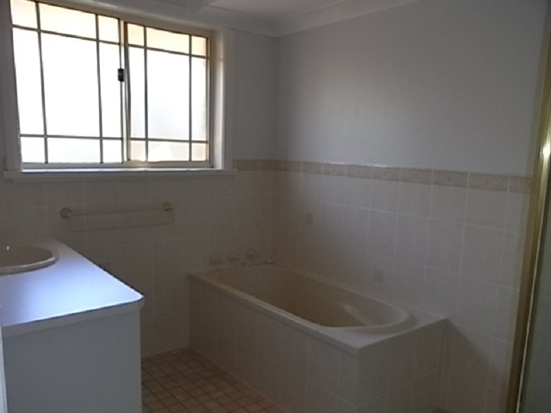 6B  Thomas Tom Crescent, Parkes NSW 2870