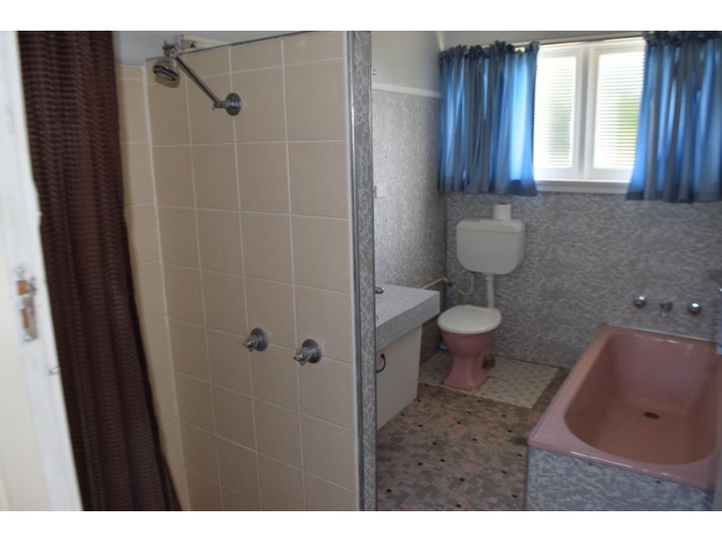 16 Middleton Street, Parkes NSW 2870