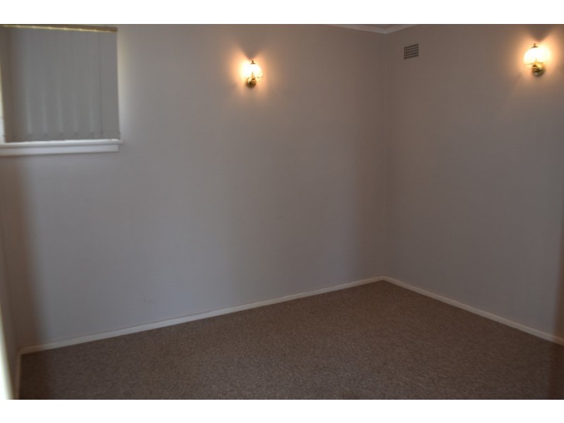 16 Middleton Street, Parkes NSW 2870