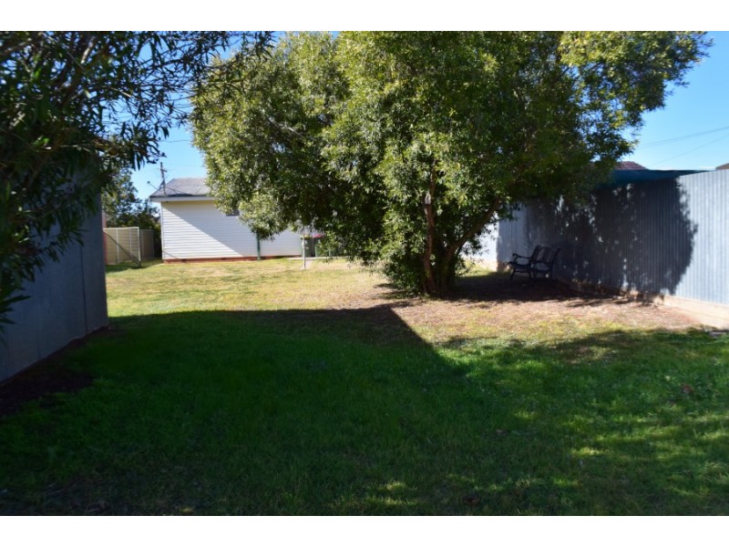 16 Middleton Street, Parkes NSW 2870