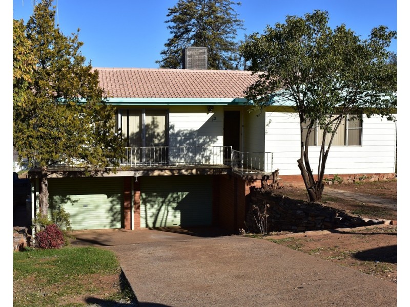 13 Evans Parade, Parkes NSW 2870