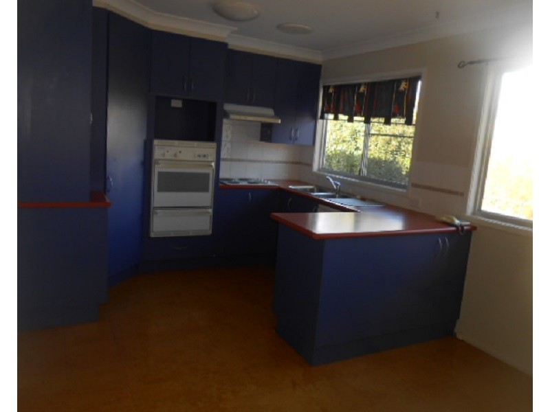13 Evans Parade, Parkes NSW 2870