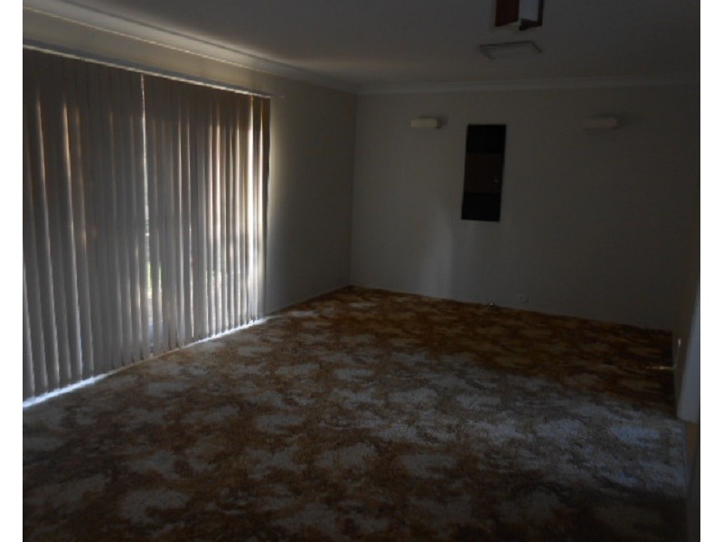 13 Evans Parade, Parkes NSW 2870