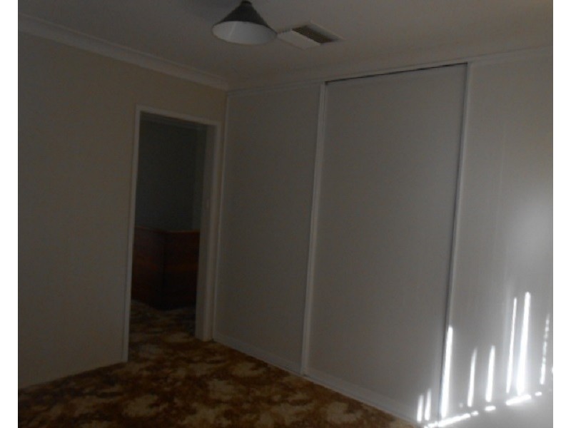 13 Evans Parade, Parkes NSW 2870