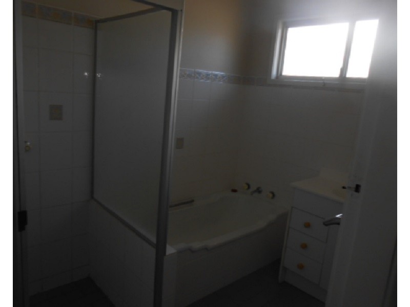 13 Evans Parade, Parkes NSW 2870