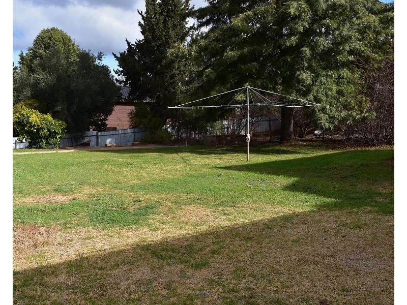 13 Evans Parade, Parkes NSW 2870