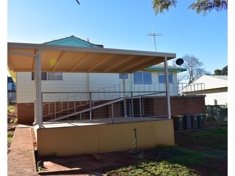 13 Evans Parade, Parkes NSW 2870