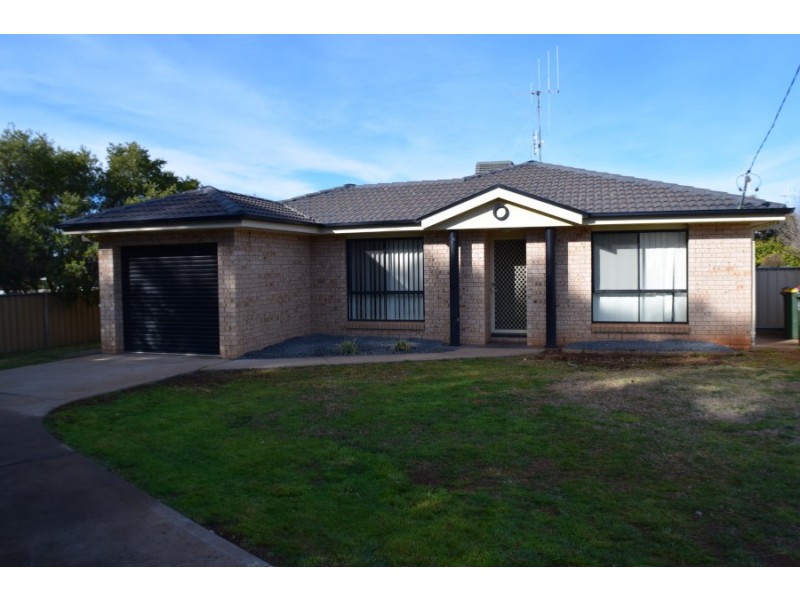 9 Guillan Place, Parkes NSW 2870