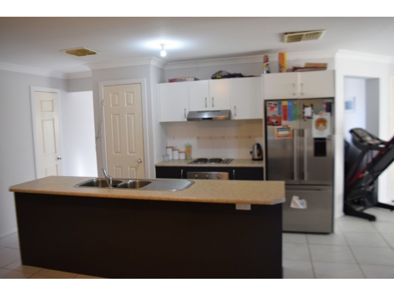9 Guillan Place, Parkes NSW 2870