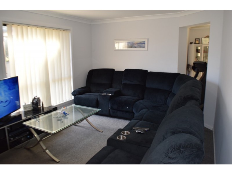 9 Guillan Place, Parkes NSW 2870
