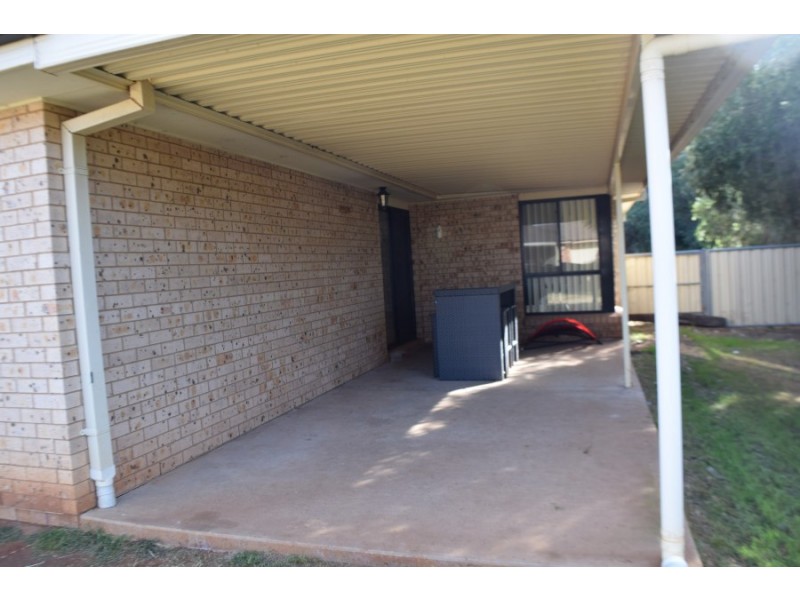 9 Guillan Place, Parkes NSW 2870